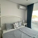 Paradiso 'b' 108 Private Cozy Апартамент *