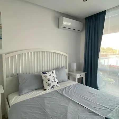 Paradiso 'b' 108 Private Cozy Апартамент *